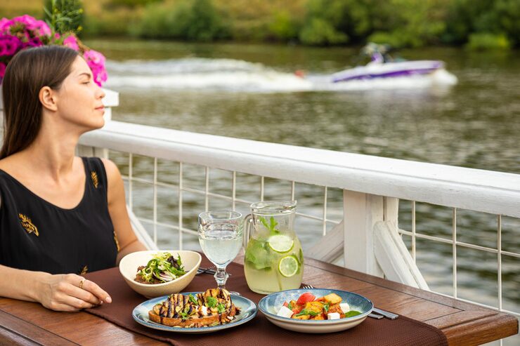 Why Fresh, Lighter Meals Feel Better in Hot Weather